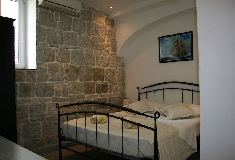 חדר קומפורט, Rooms And Apartments Emily