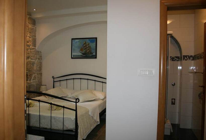 חדר קומפורט, Rooms And Apartments Emily