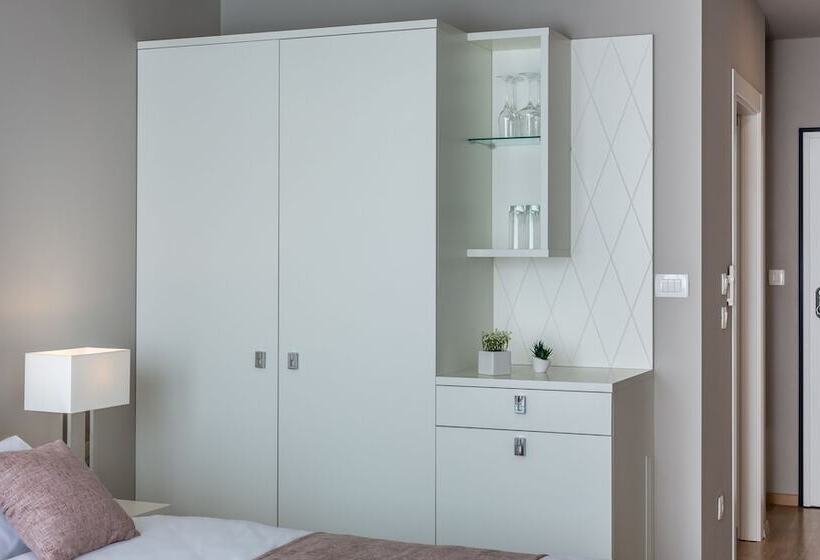 חדר דלוקס, Apartments & Rooms Preelook