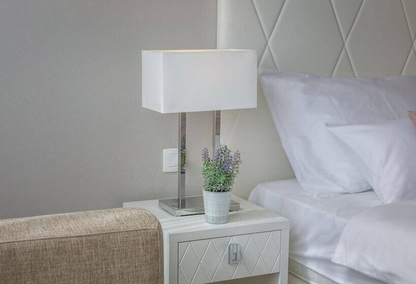 חדר דלוקס, Apartments & Rooms Preelook