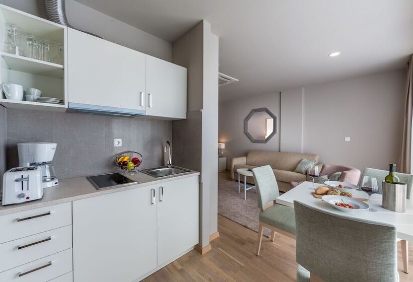 スタンダードスタジオ, Apartments & Rooms Preelook