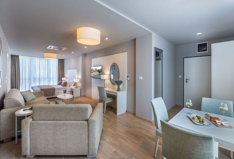 סטודיו סופריור, Apartments & Rooms Preelook