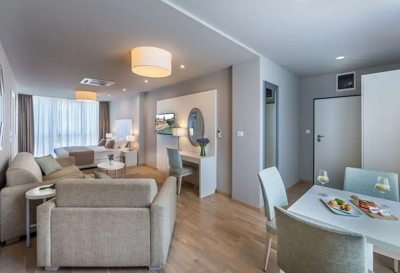 استودیوی سوپریور, Apartments & Rooms Preelook