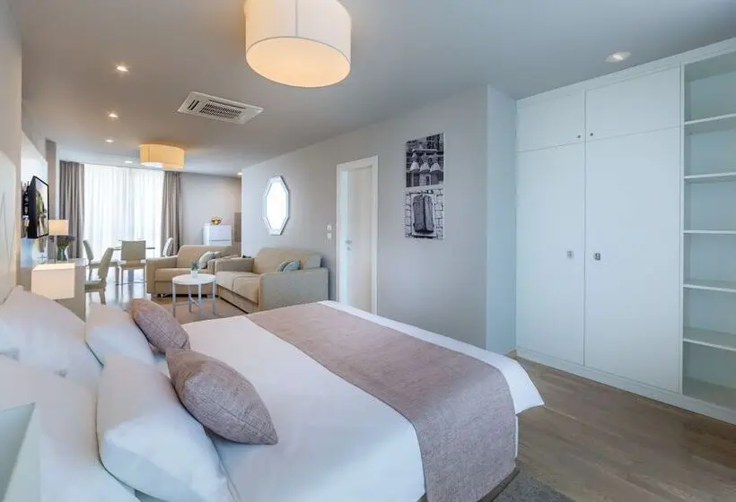 استودیوی سوپریور, Apartments & Rooms Preelook