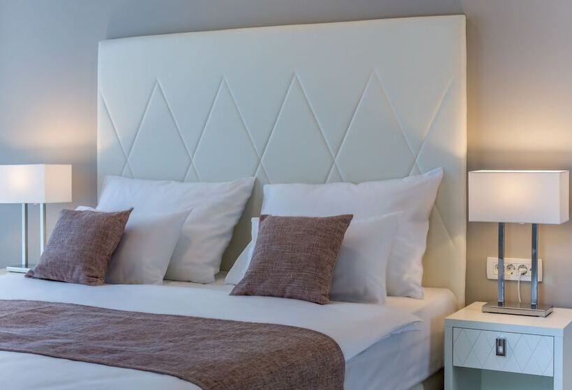 סטודיו סופריור, Apartments & Rooms Preelook