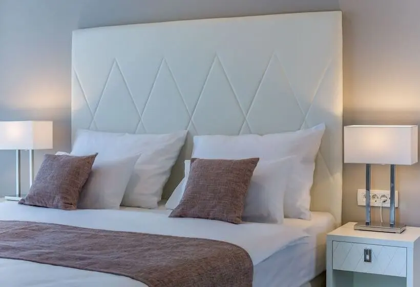 استودیوی سوپریور, Apartments & Rooms Preelook