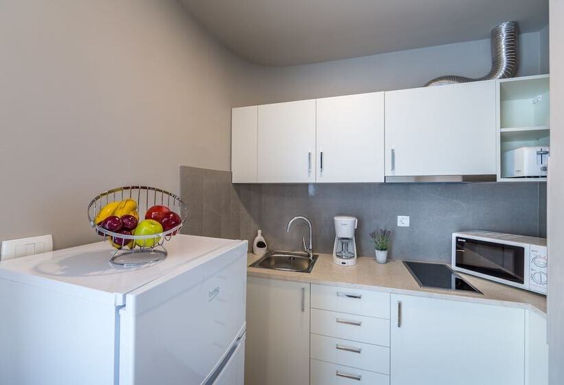 סטודיו סופריור, Apartments & Rooms Preelook