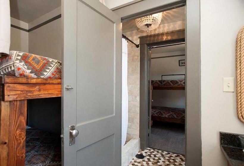 共用房间的床, Gardner Hotel & Hostel