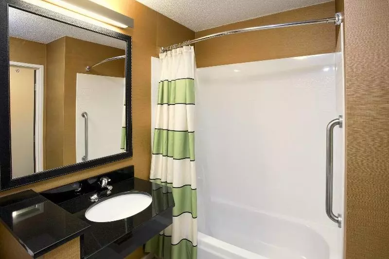 キングサイズベッドのスタンダードルーム, Fairfield By Marriott Southeast Hammond, In