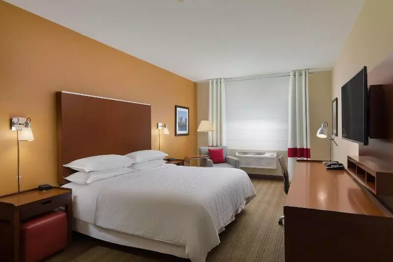 キングサイズベッドのスタンダードルーム, Four Points By Sheraton Portland East