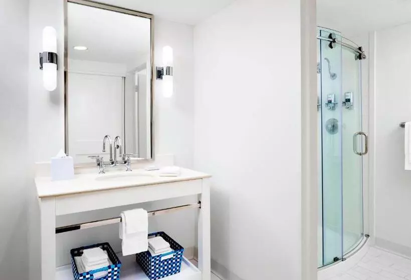 اتاق استاندارد برای معلولان, Four Points By Sheraton Ventura Harbor Resort