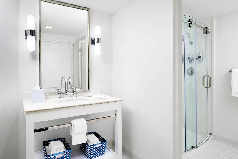 キングサイズベッドのスイートルーム, Four Points By Sheraton Ventura Harbor Resort