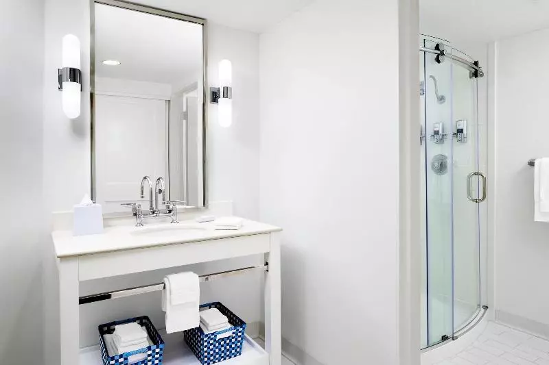 سوئیت با تخت بزرگ, Four Points By Sheraton Ventura Harbor Resort