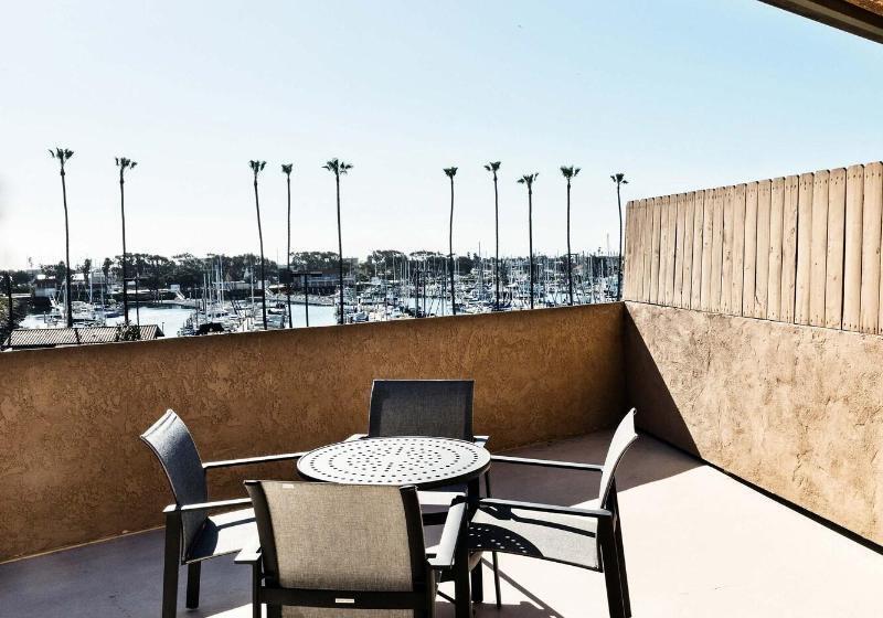 キングサイズベッドのスイートルーム, Four Points By Sheraton Ventura Harbor Resort