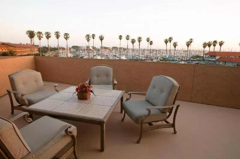 سوئیت با تخت بزرگ, Four Points By Sheraton Ventura Harbor Resort