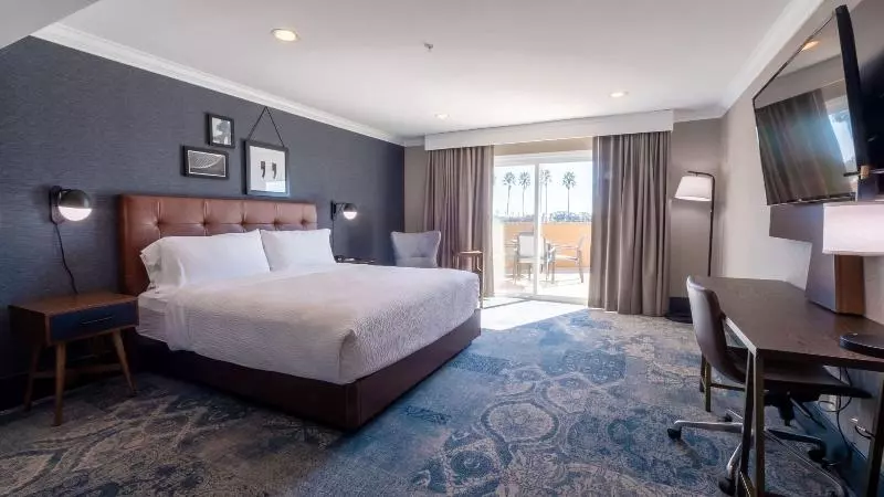 اتاق استاندارد با تخت بزرگ, Four Points By Sheraton Ventura Harbor Resort