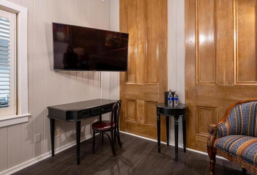 סטודיו דלוקס, French Quarter Suites