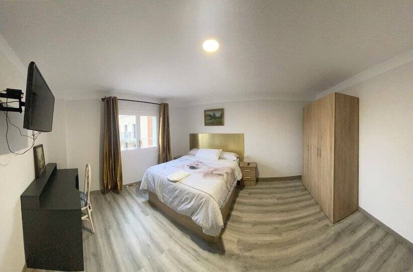 スタンダードルーム, Hostel Penedes