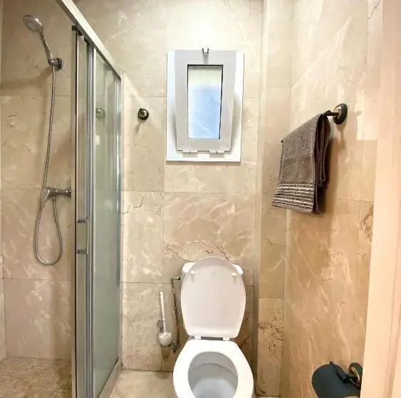 ルームシェアのワンベッド, Hostel Penedes