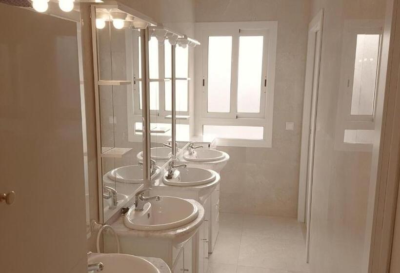 تختخواب در اتاق مشترک, Hostel Penedes