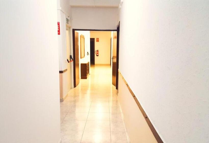 Кровать в Общей Комнате, Hostel Penedes