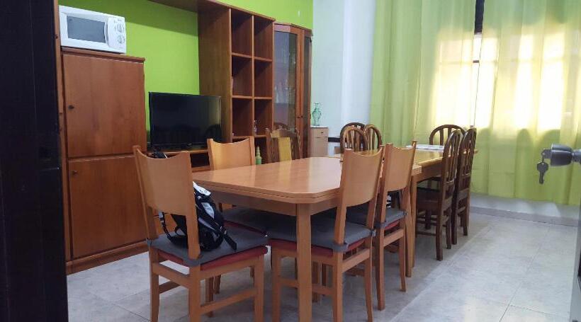 تختخواب در اتاق مشترک, Hostel Penedes