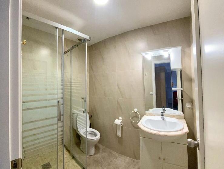 デラックススタジオ, Hostel Penedes