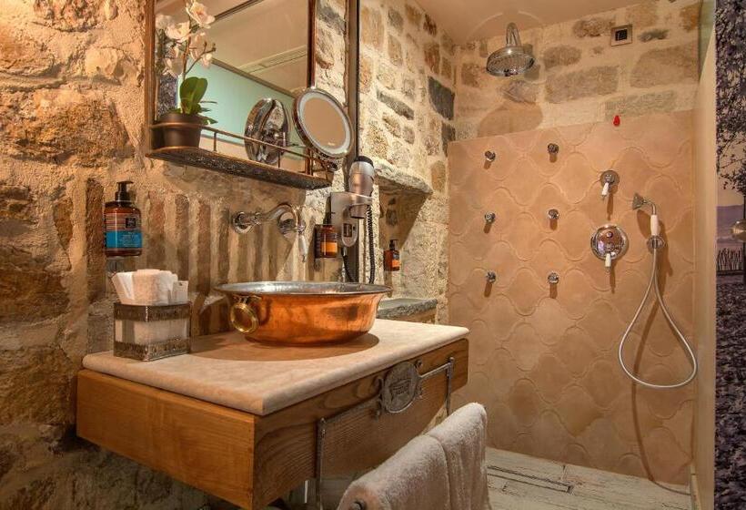 스탠다드 룸 킹사이즈 침대, Kamares Historic Boutique Hotel & Spa