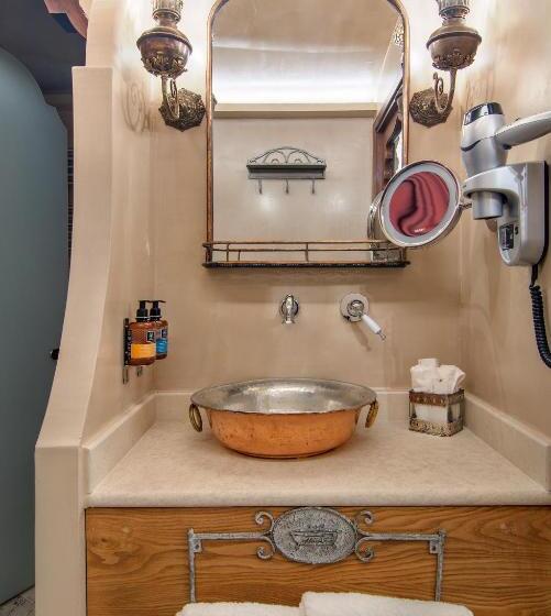 سوییت اجرایی, Kamares Historic Boutique Hotel & Spa