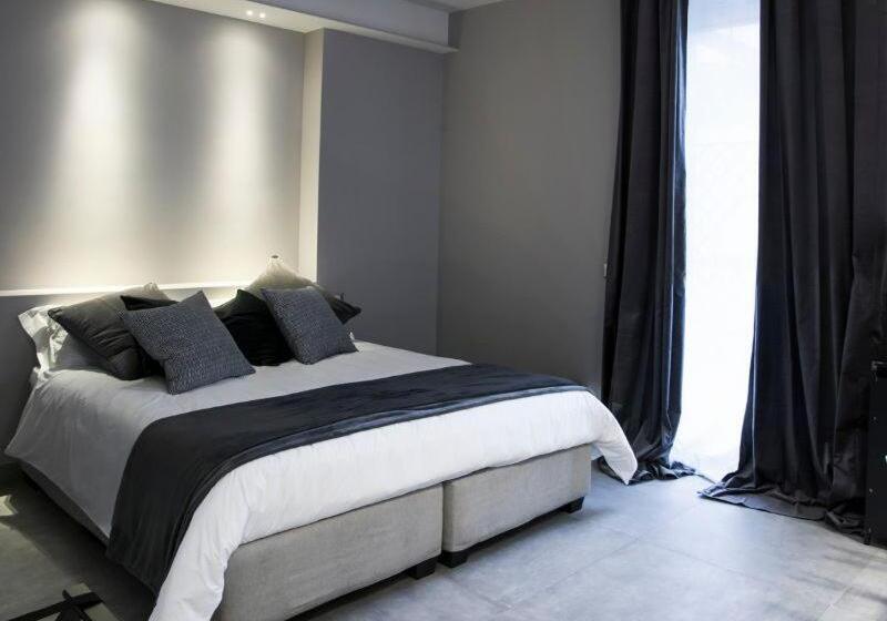 جناح جونيور مزوَّد بتراس, Palazzo Margherita