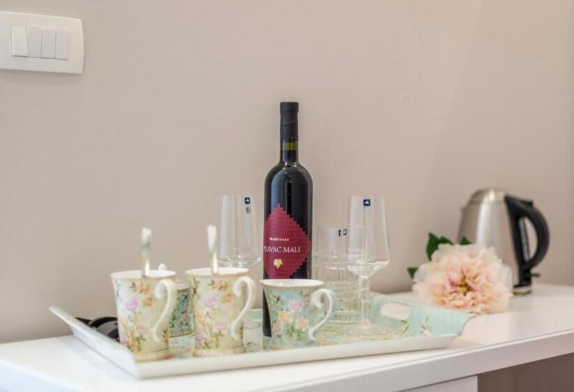 Deluxe Room, Theatre Of Dreams Rooms