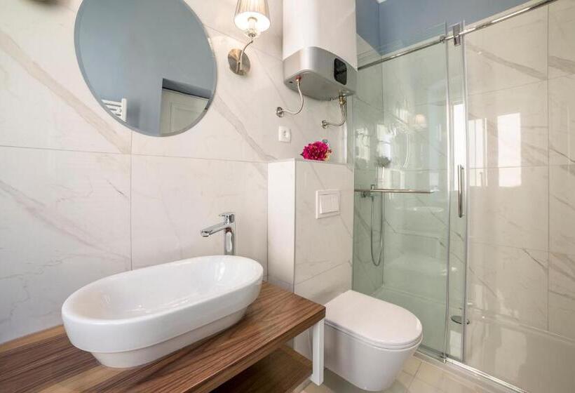 Deluxe Room, Theatre Of Dreams Rooms