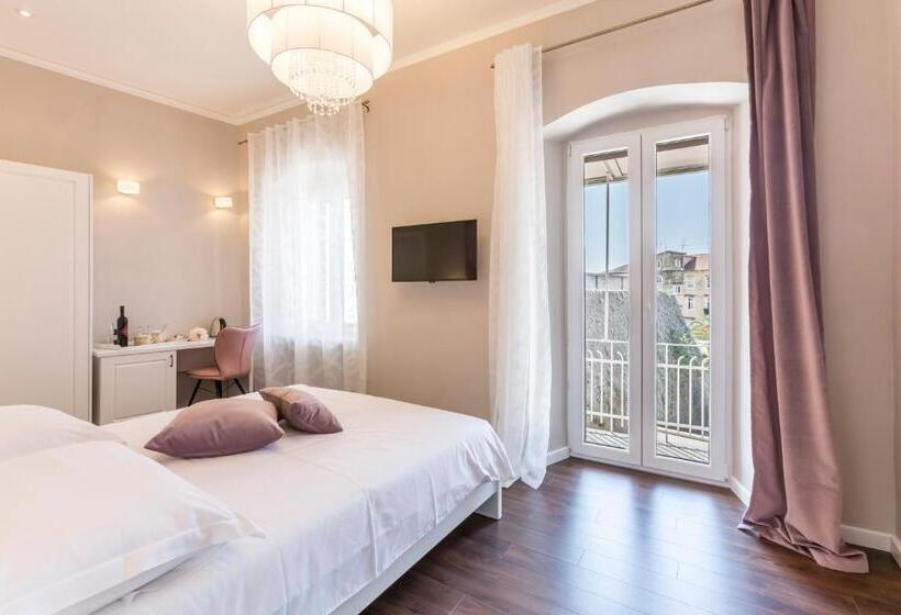 Deluxe Room with Balcony, Theatre Of Dreams Rooms