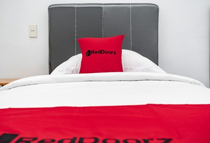 Номер Стандарт, Reddoorz Plus Near Thamrin Plaza Medan