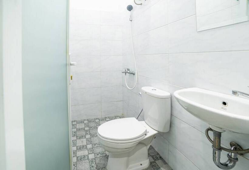 Номер Deluxe, Reddoorz Plus Near Thamrin Plaza Medan