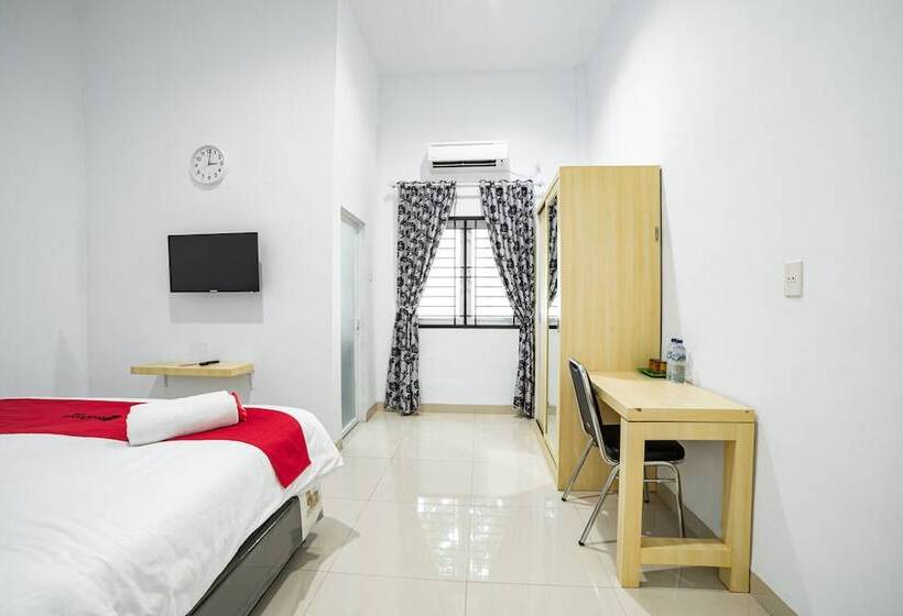 Номер Deluxe, Reddoorz Plus Near Thamrin Plaza Medan