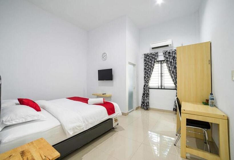 Номер Deluxe, Reddoorz Plus Near Thamrin Plaza Medan