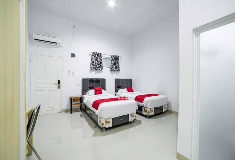 Номер Economy, Reddoorz Plus Near Thamrin Plaza Medan