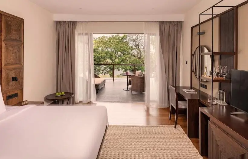 Deluxe Room, Jetwing Kandy Gallery