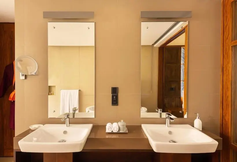 Deluxe Room, Jetwing Kandy Gallery