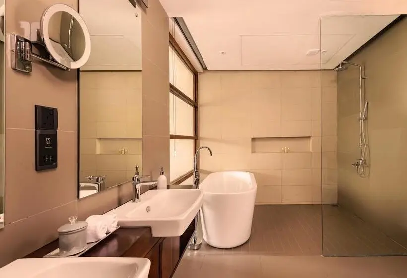 Suite, Jetwing Kandy Gallery
