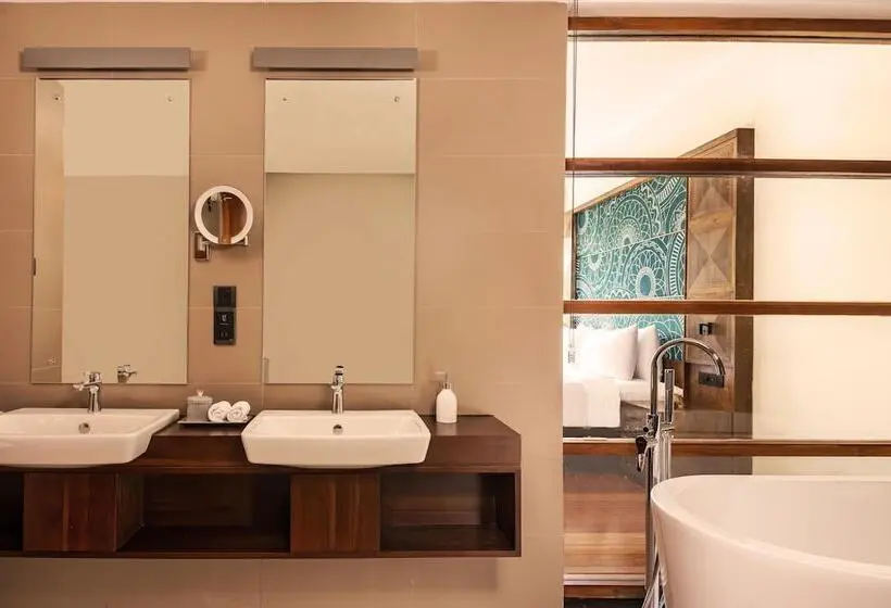 Suite, Jetwing Kandy Gallery