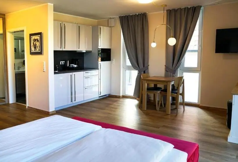デラックススイート, Boardinghouse City Home