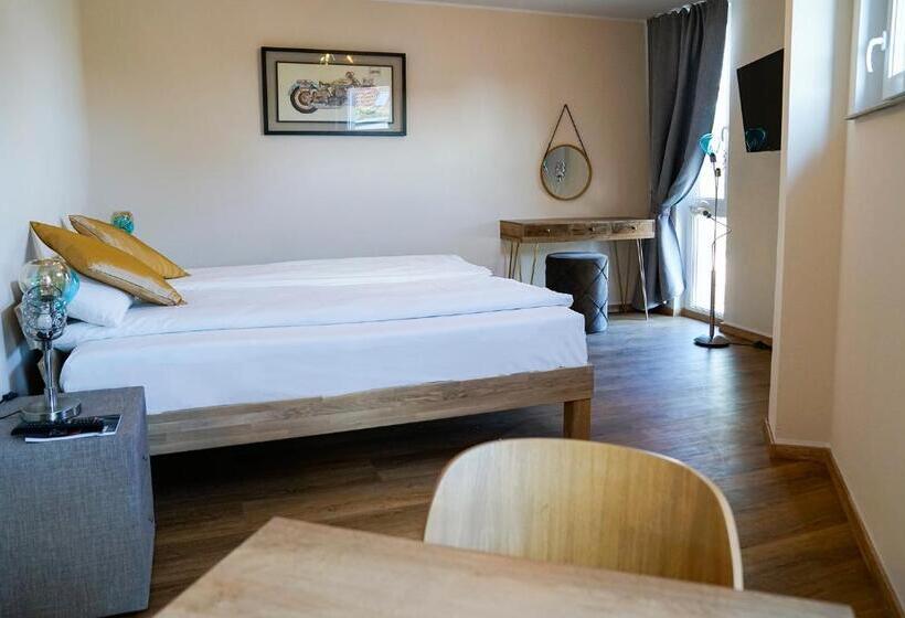 디럭스 스위트, Boardinghouse City Home