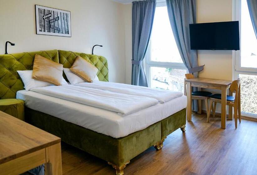 스탠다드 스튜디오, Boardinghouse City Home