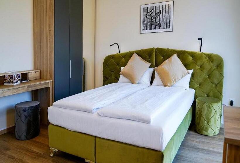 스탠다드 스튜디오, Boardinghouse City Home