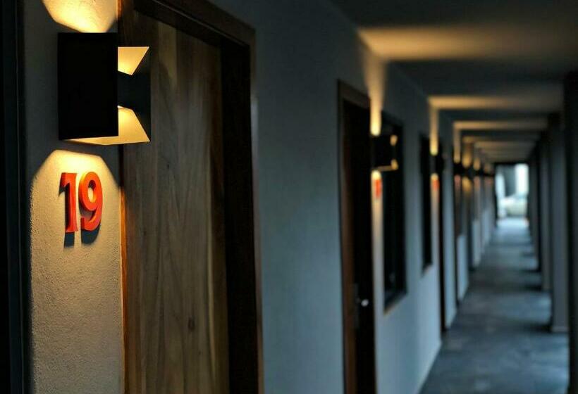 带大床的标准间, Six Two Four Urban Beach