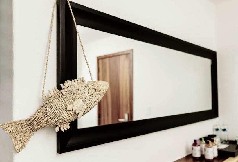 带大床的豪华间, Six Two Four Urban Beach