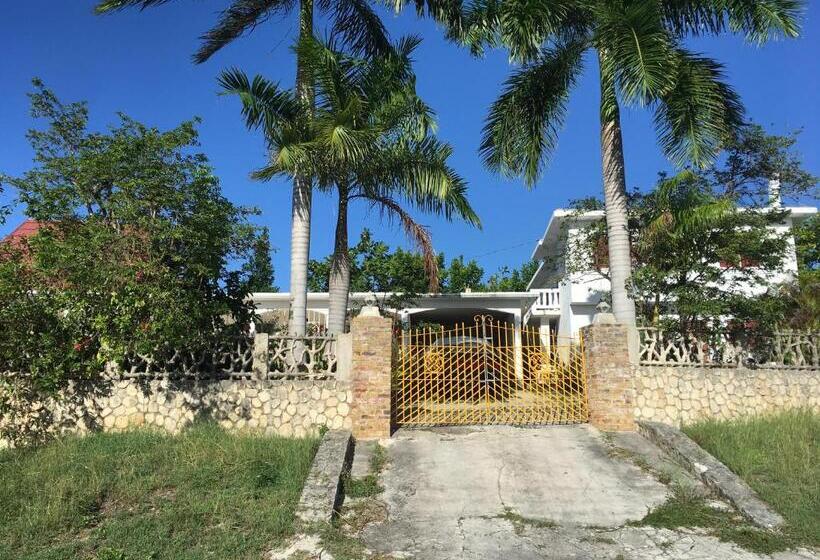 اتاق استاندارد یک نفره, African Symbol Guest House