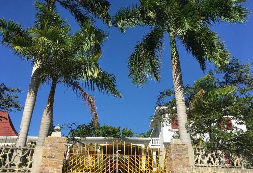 اتاق استاندارد یک نفره, African Symbol Guest House